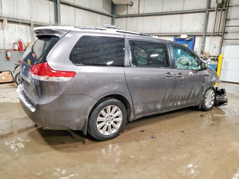 2022 Toyota Sienna xle