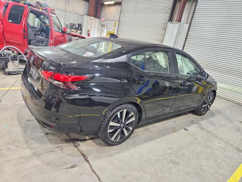 2022 Nissan Versa sr