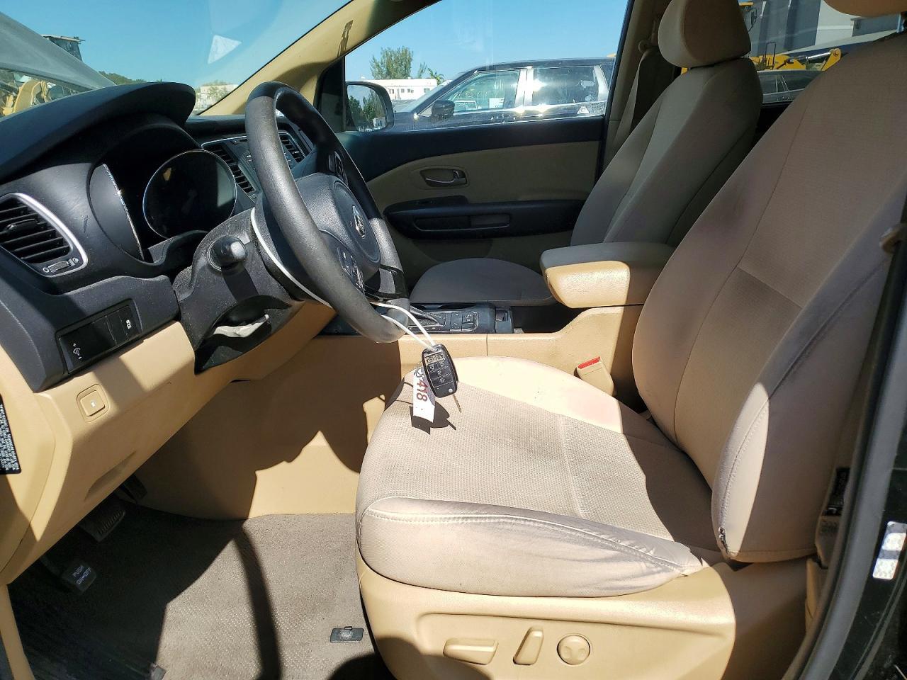 2016 KIA Sedona lx
