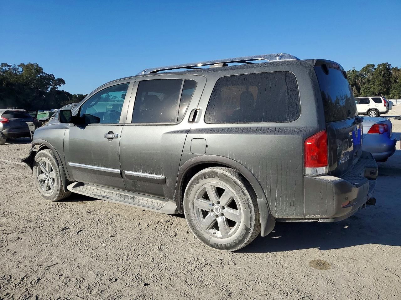 2012 Nissan Armada sv