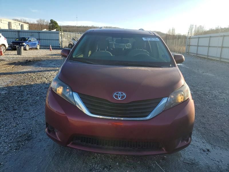 2014 Toyota Sienna le