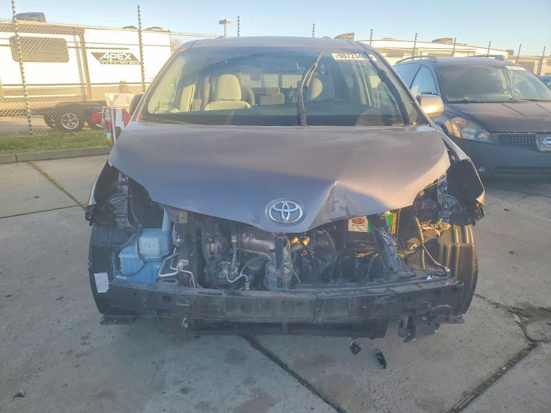 2015 Toyota Sienna le