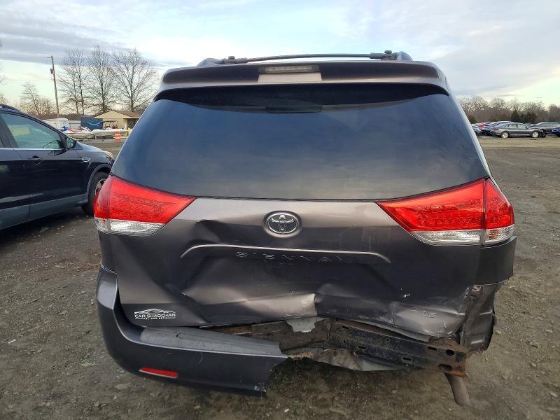 2013 Toyota Sienna le