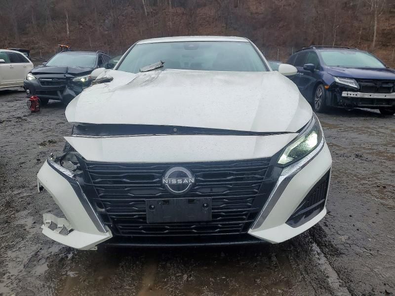 2023 Nissan Altima sv