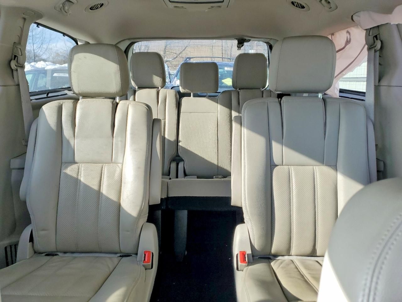 2012 Chrysler Town & Country Touring l