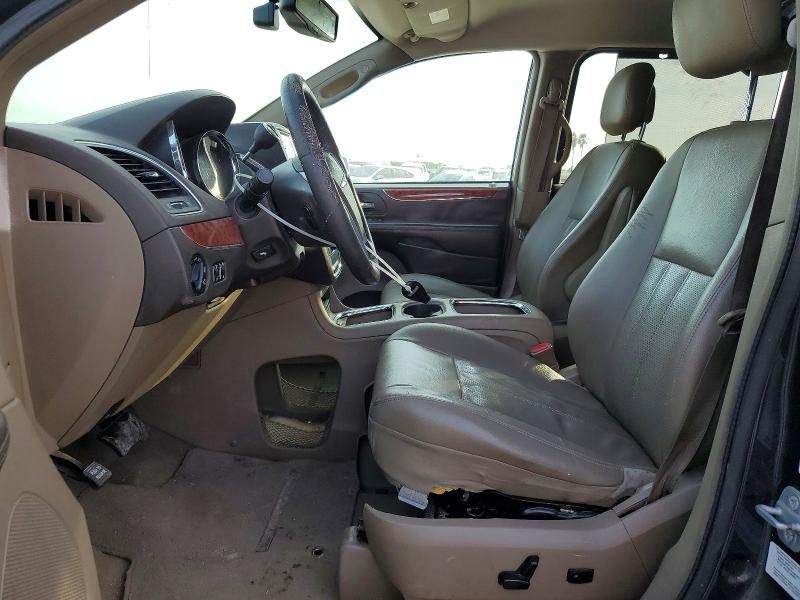 2014 Chrysler Town & Country Touring l