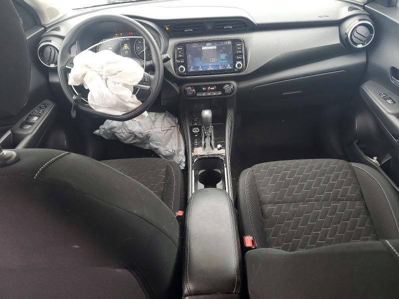 2022 Nissan Kicks sv