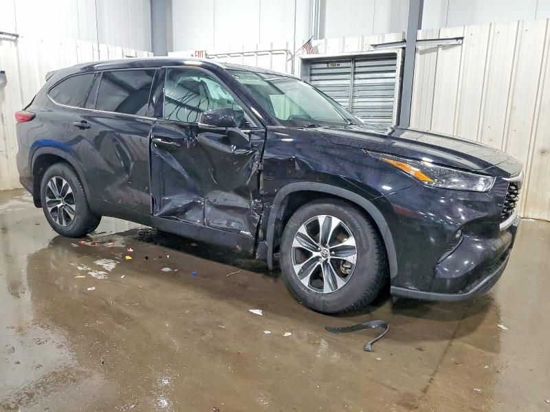 2022 Toyota Highlander Hybrid xle