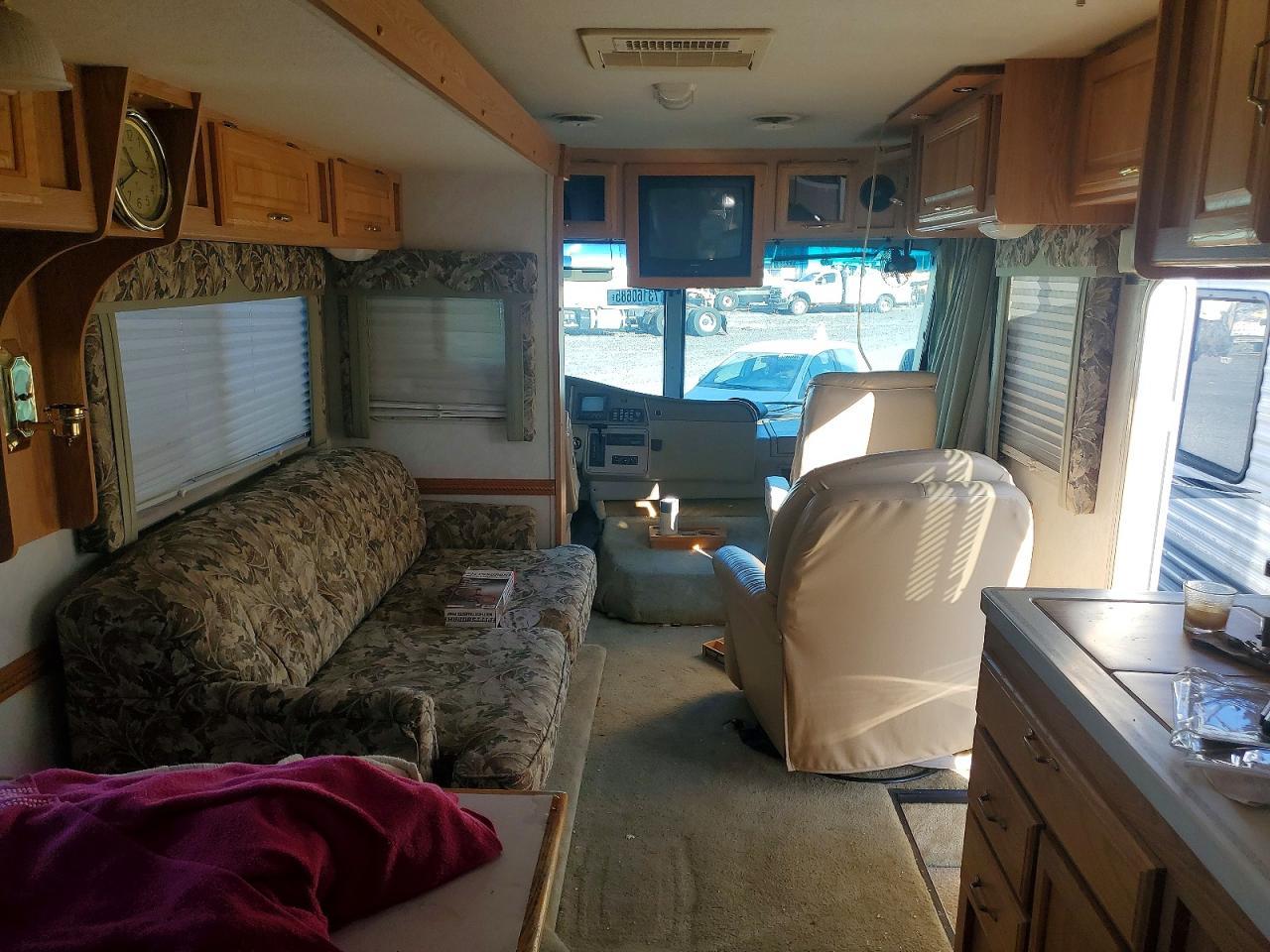 1999 Georgie Boy 1998 Chevrolet Cruise Master Recreational Vehicle