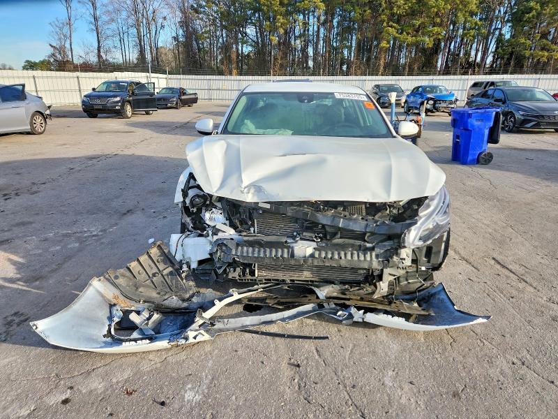 2021 Niss Altima 2.5 s