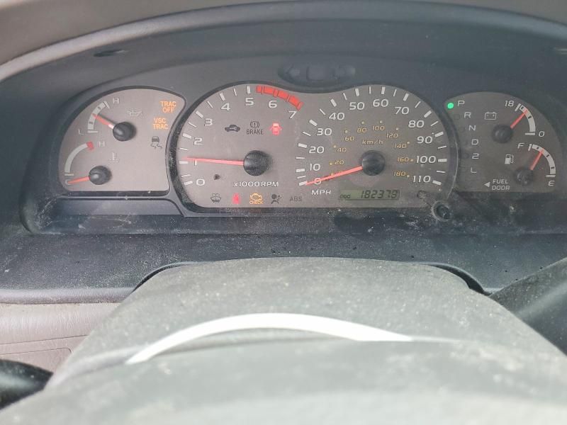 2004 Toyota Sequoia SR5