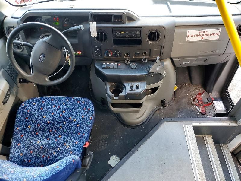 2017 Ford Econoline E350 Super Duty Cutaway van