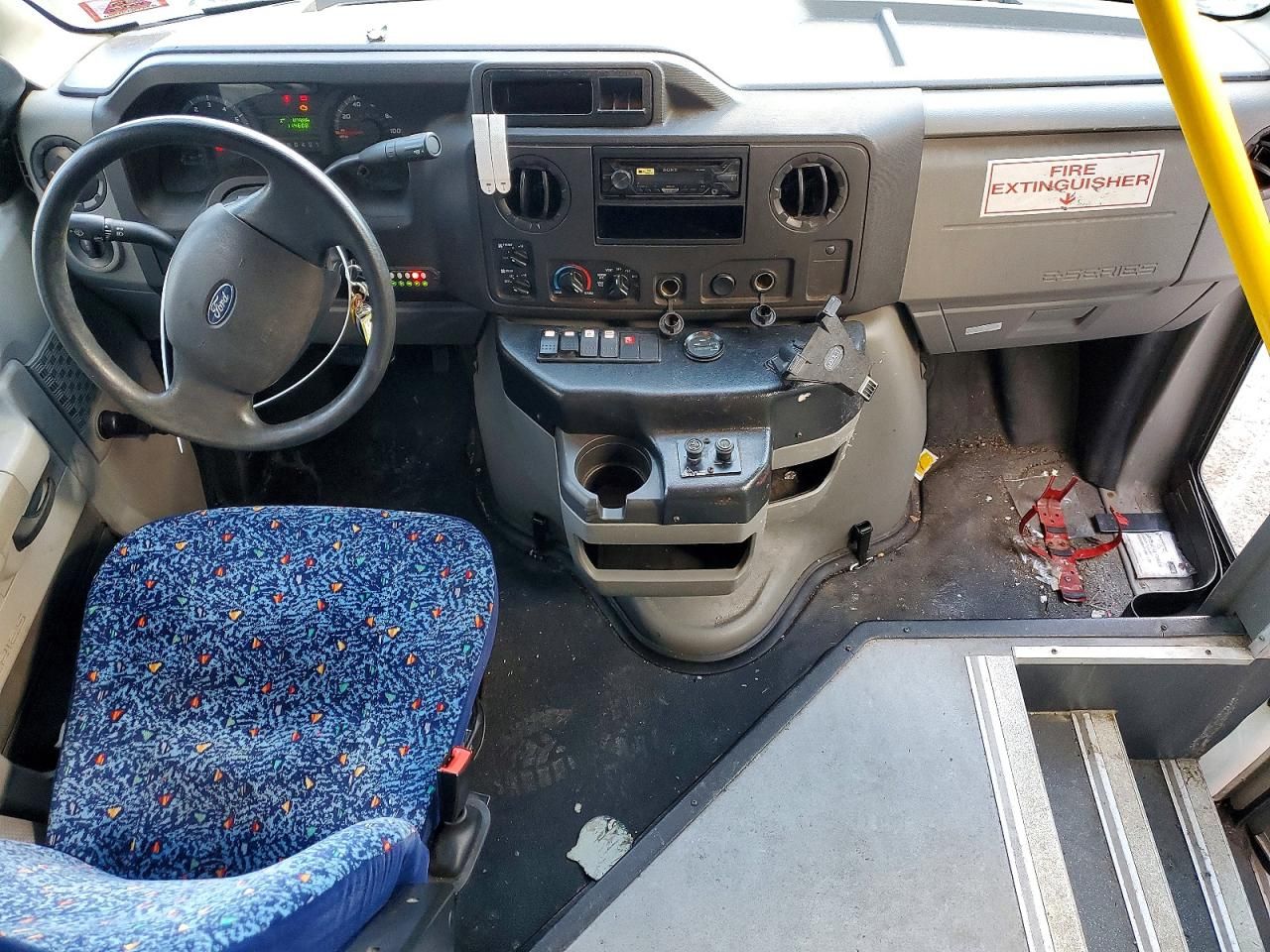 2017 Ford Econoline E350 Super Duty Cutaway Van