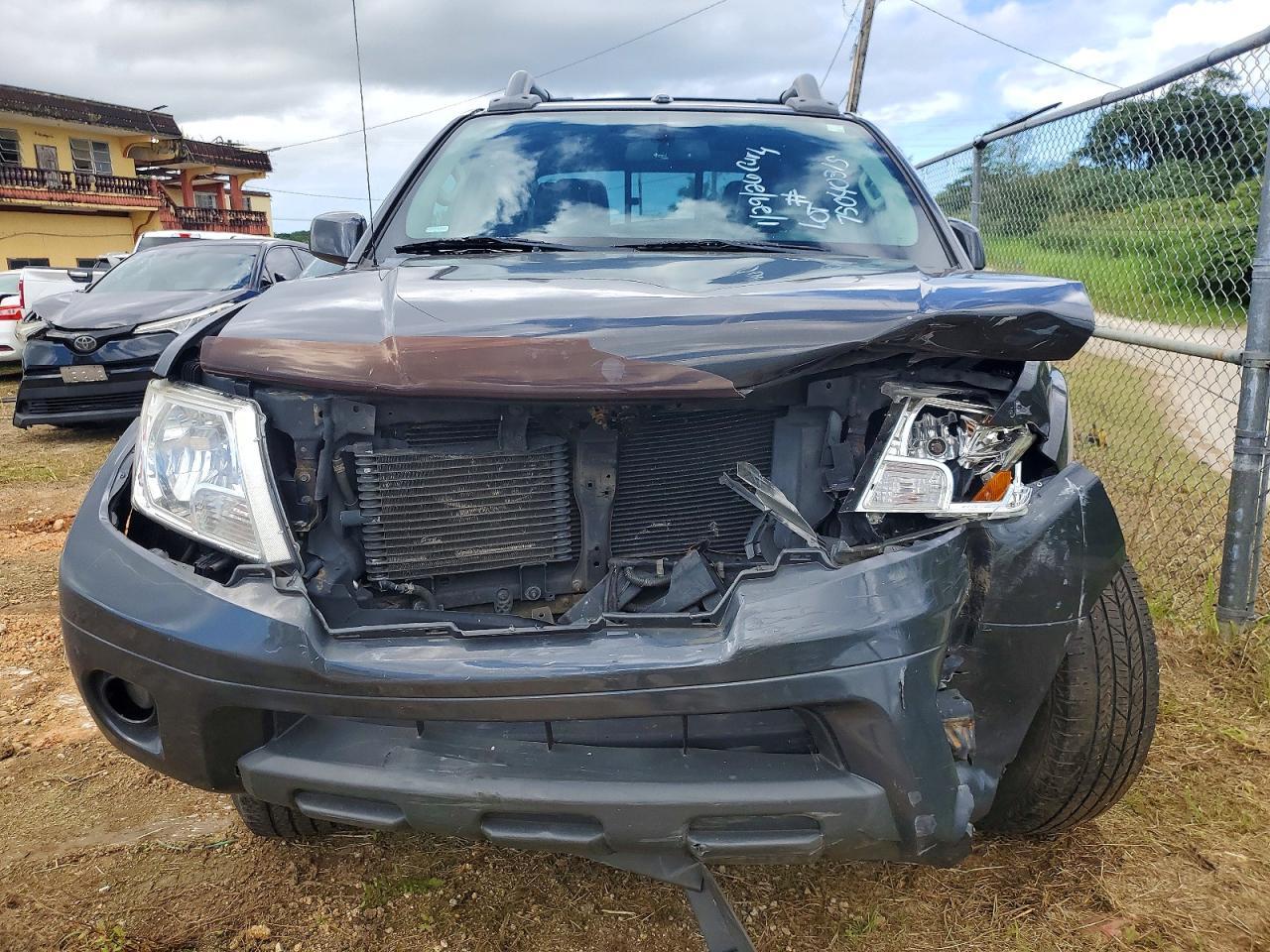 2015 Niss Frontier S