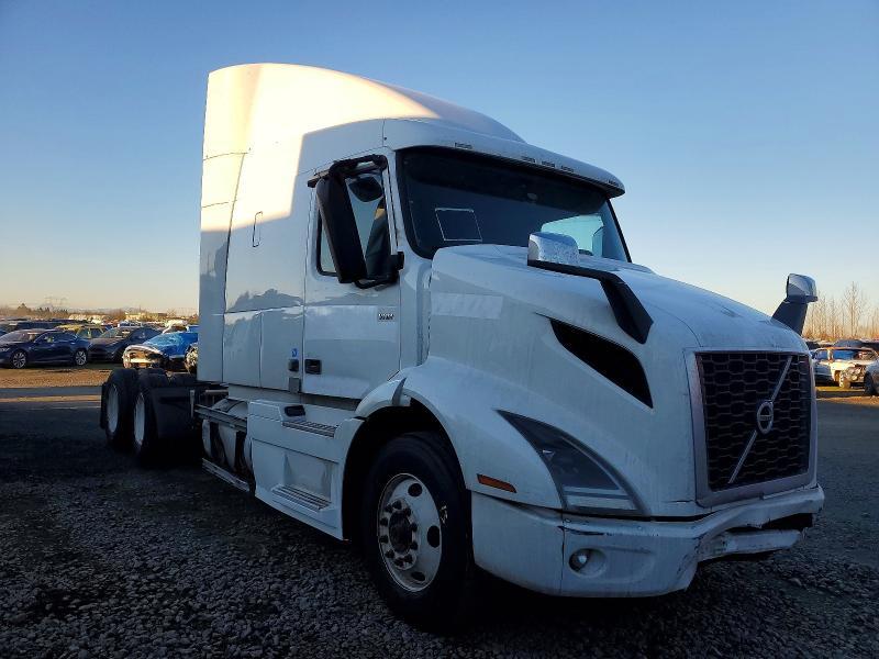 2020 Volvo VNR