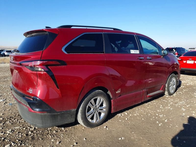 2022 Toyota Sienna xse