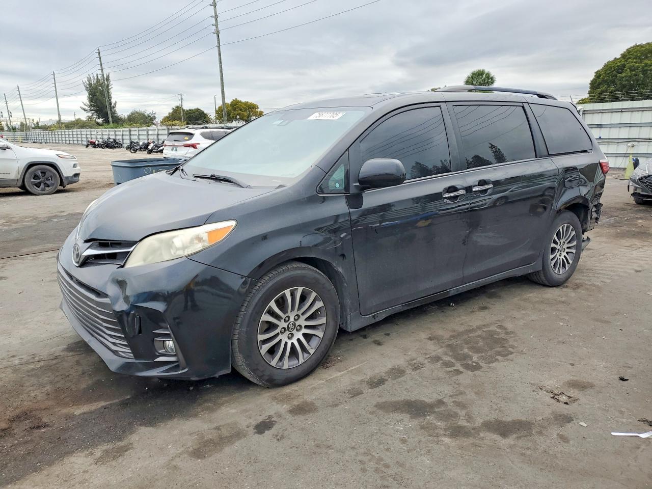 2018 Toyota Sienna XLE