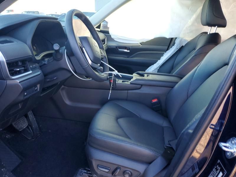 2025 Toyota Grand Highlander le