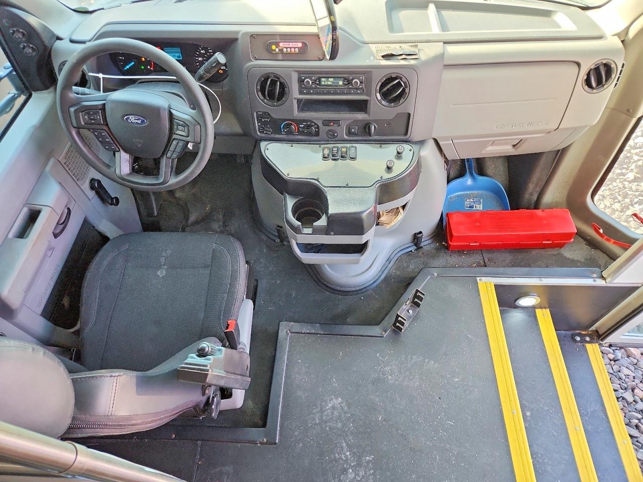 2025 Ford Econoline E450 Super Duty Cutaway Van