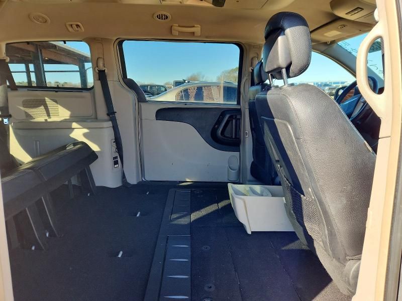 2015 Chrysler Town & Country Touring l