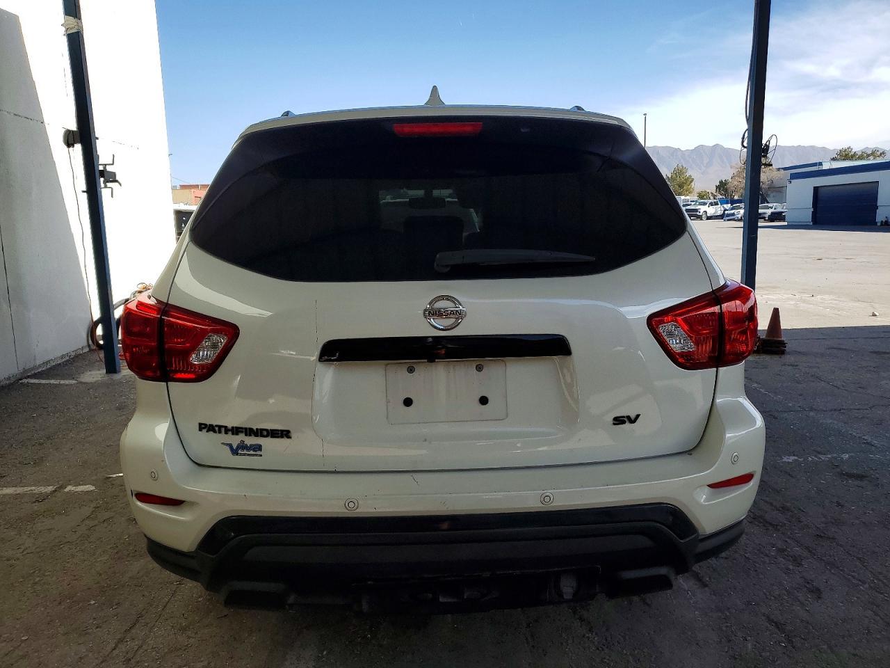 2020 Nissan Pathfinder sv