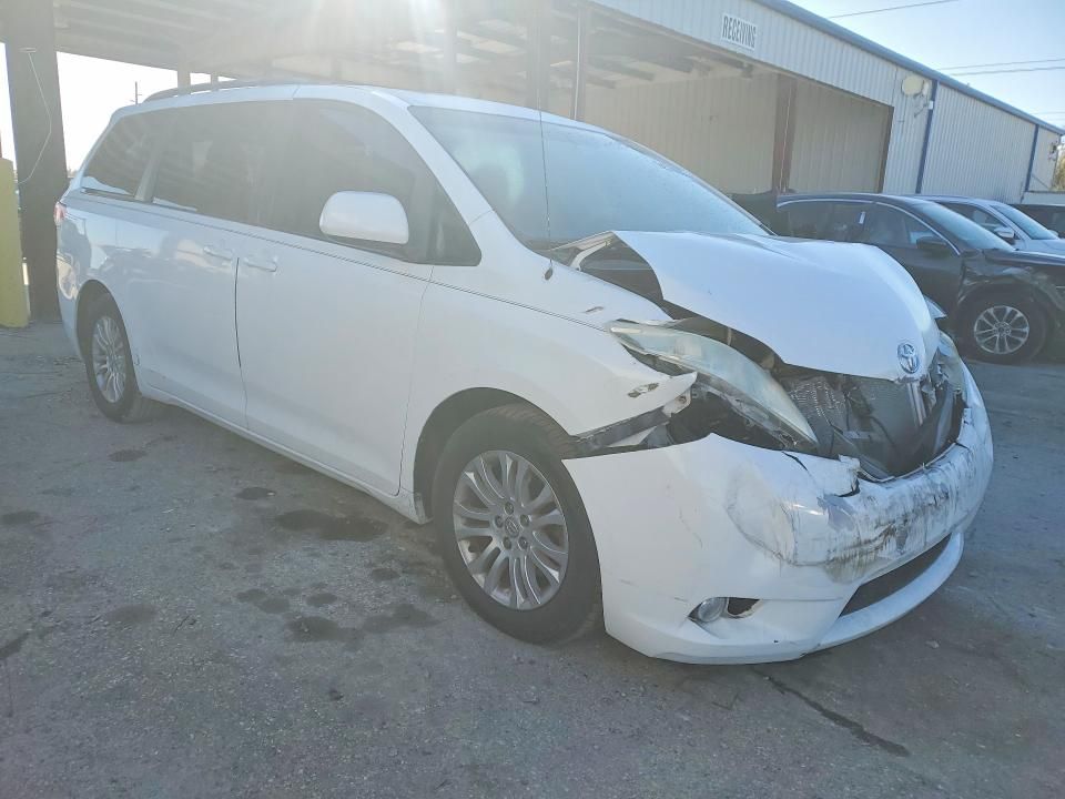 2011 Toyota Sienna xle