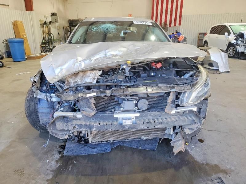 2021 Nissan Altima sr