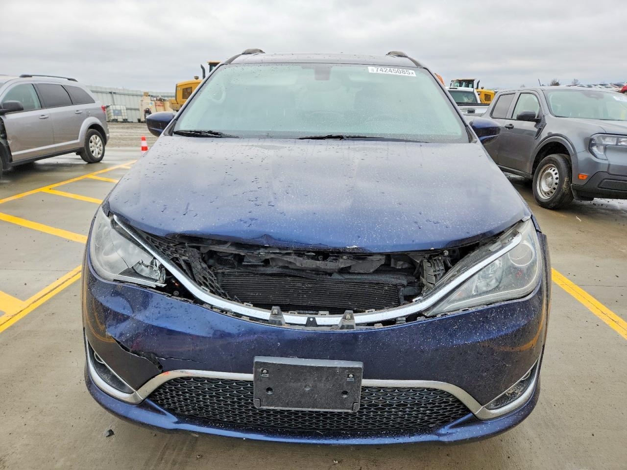 2017 Chrysler Pacifica Touring l