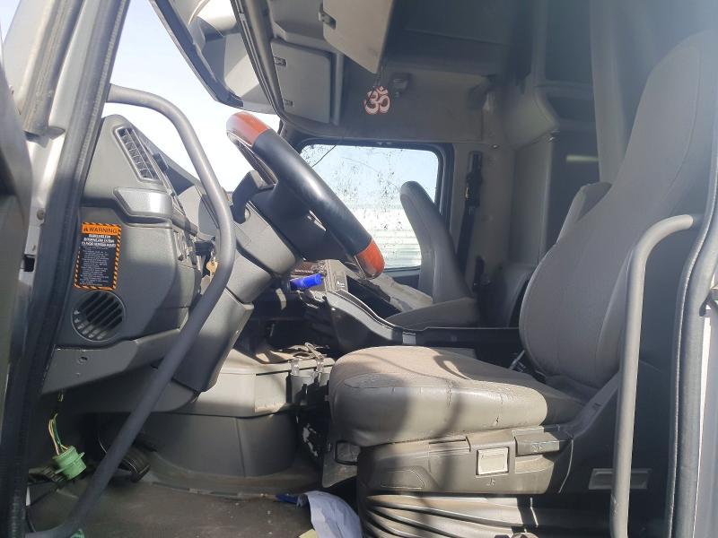 2019 Volvo VNL Semi Truck