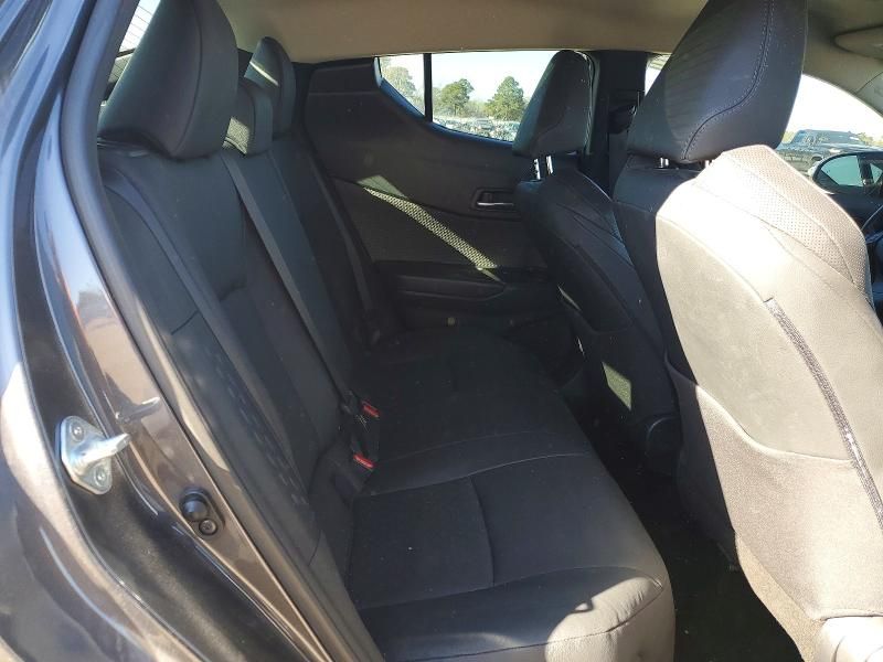 2021 Toyota C-hr xle