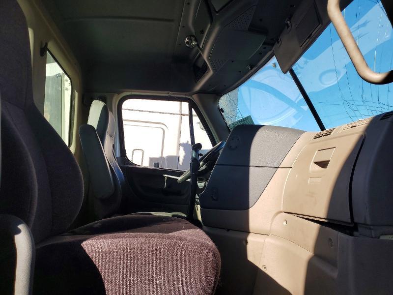 2016 Freightliner Cascadia 125 Semi Truck