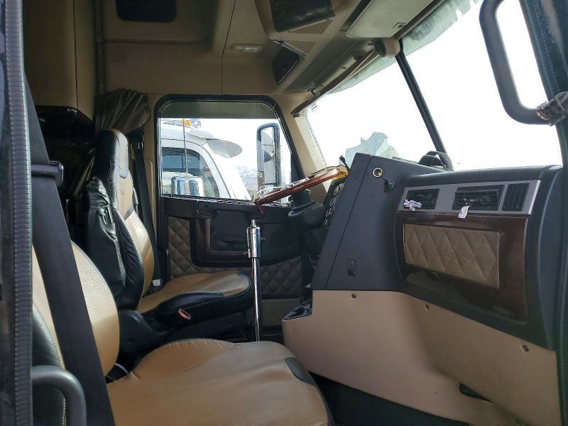 2020 Freigliner 2020 Freightliner 122SD Semi Truck