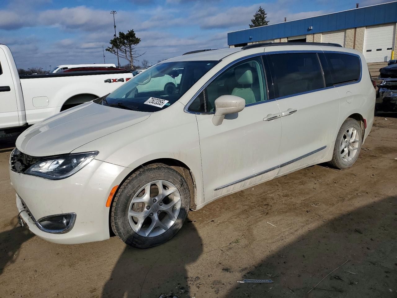 2017 Chrysler Pacifica Touring l