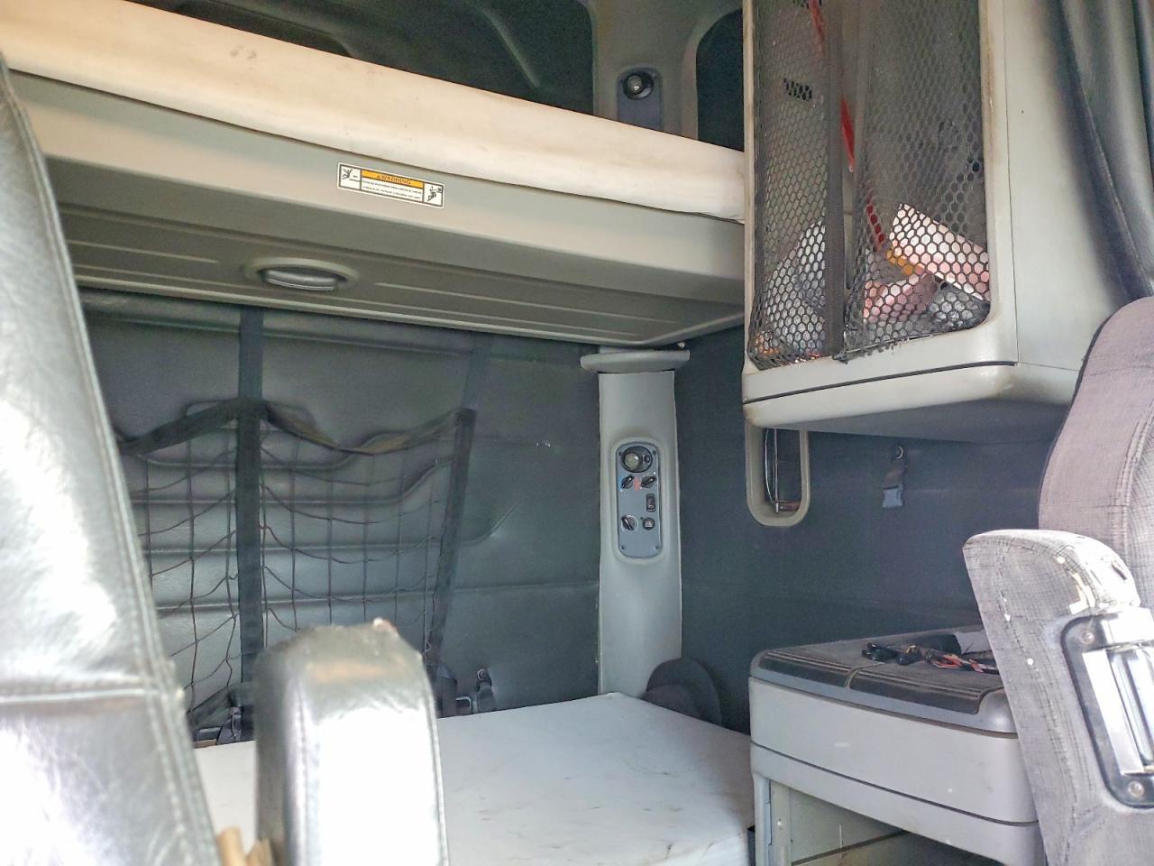 2006 Freightliner Columbia 120 Semi Truck