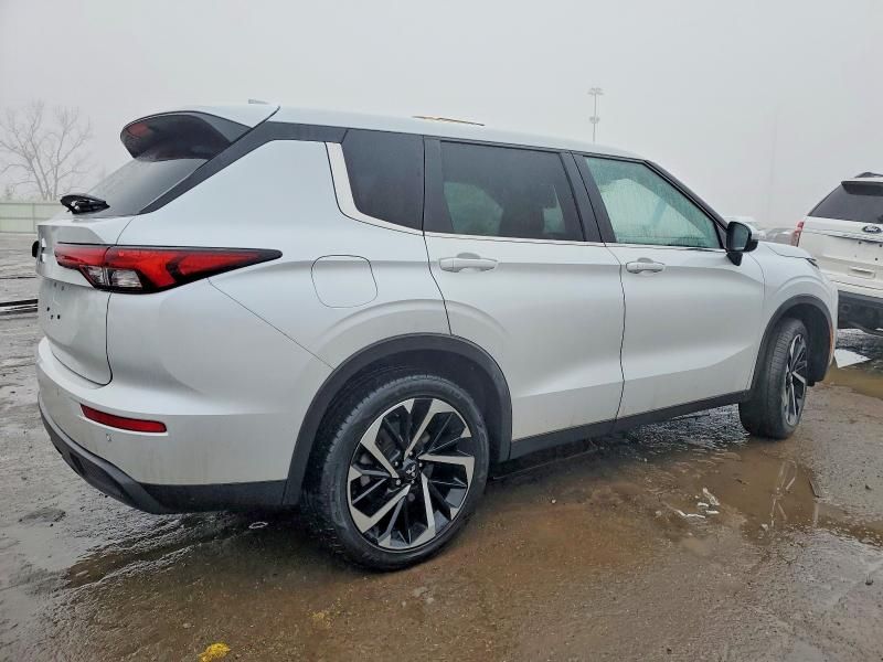 2022 Mitsubishi Outlander es