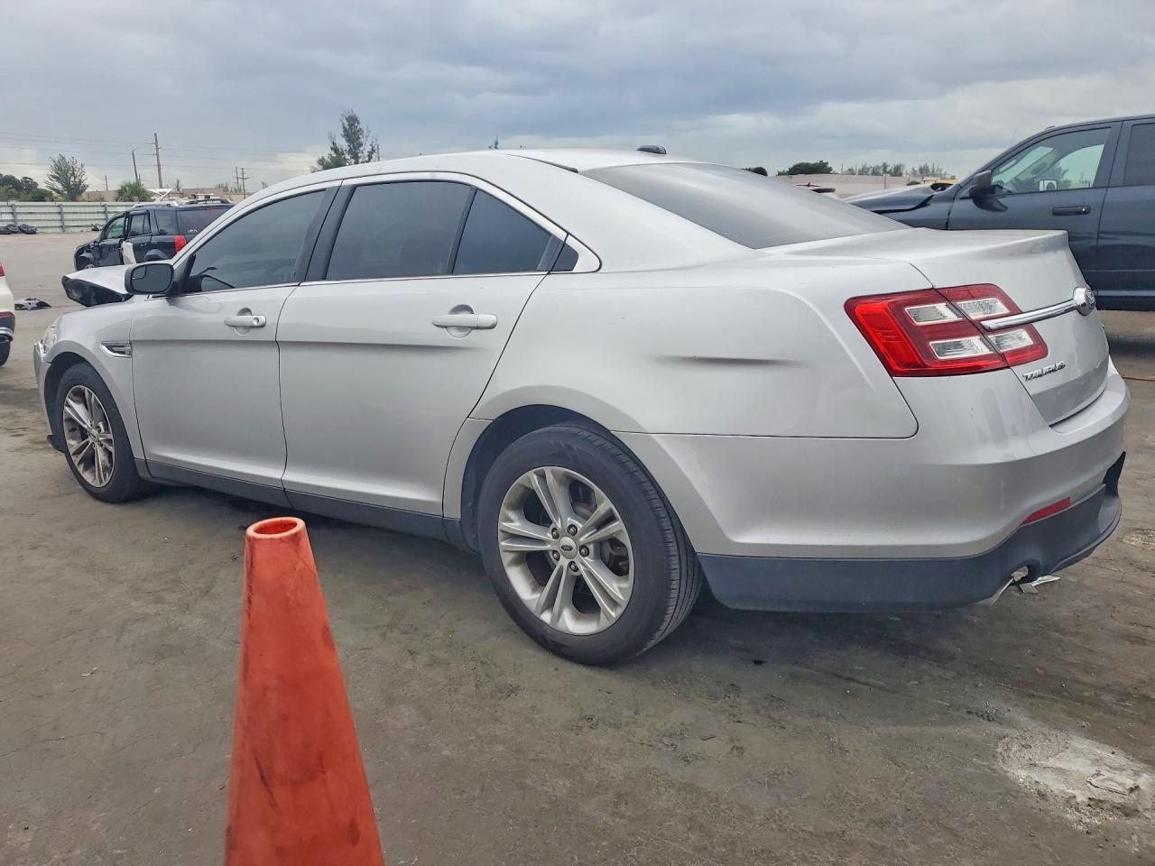 2017 Ford Taurus se