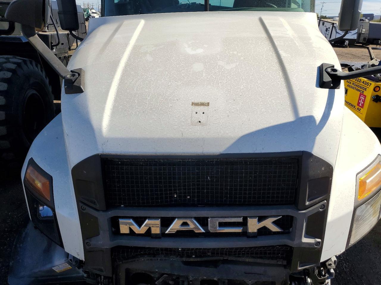 2022 Mack Anthem Semi Truck