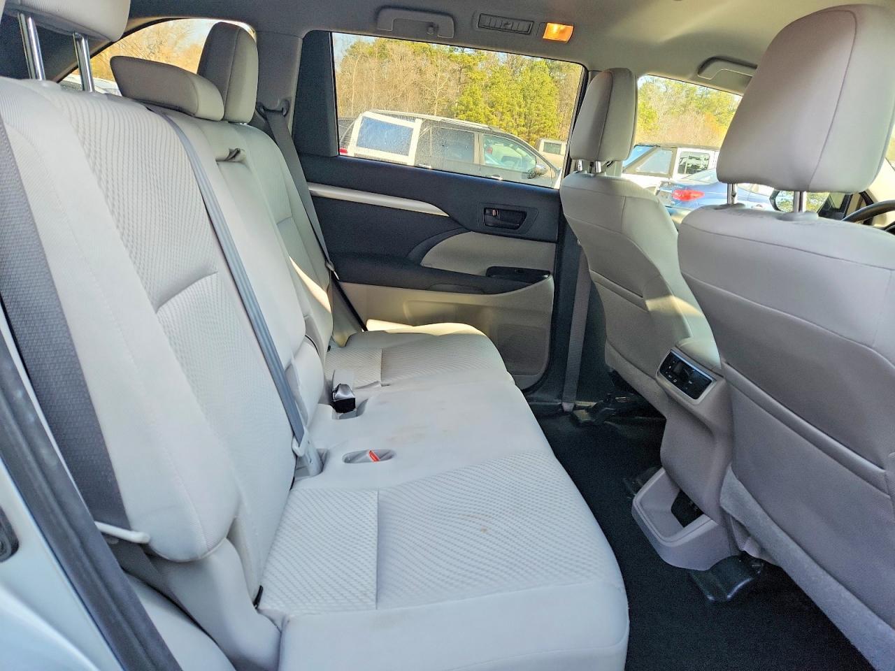2017 Toyota Highlander le