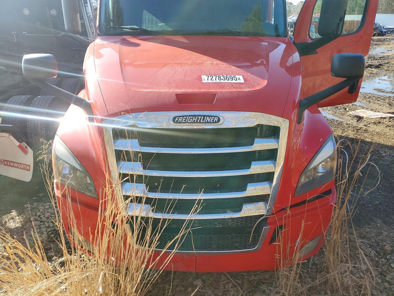 2020 Freightliner Cascadia 126 Semi Truck
