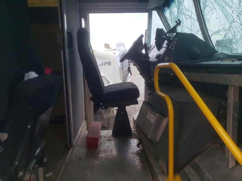 2022 Ford E450 Delivery Truck