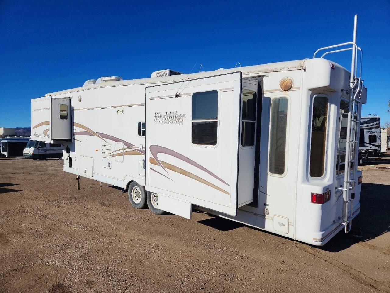 2001 Nuwa Hitchhiker