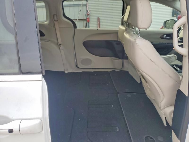 2021 Chrysler Voyager lxi