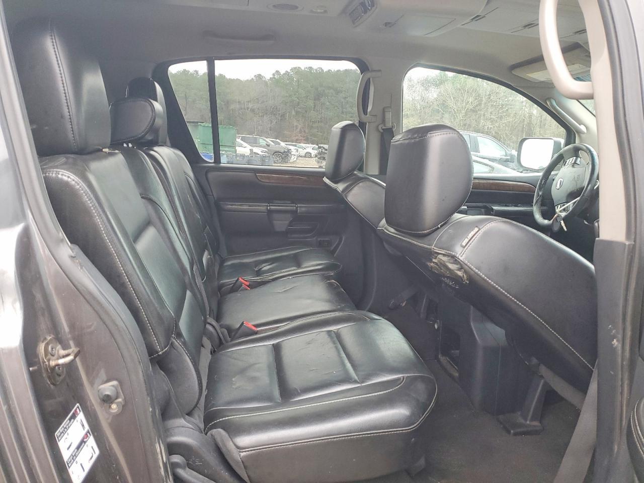 2012 Nissan Armada sv