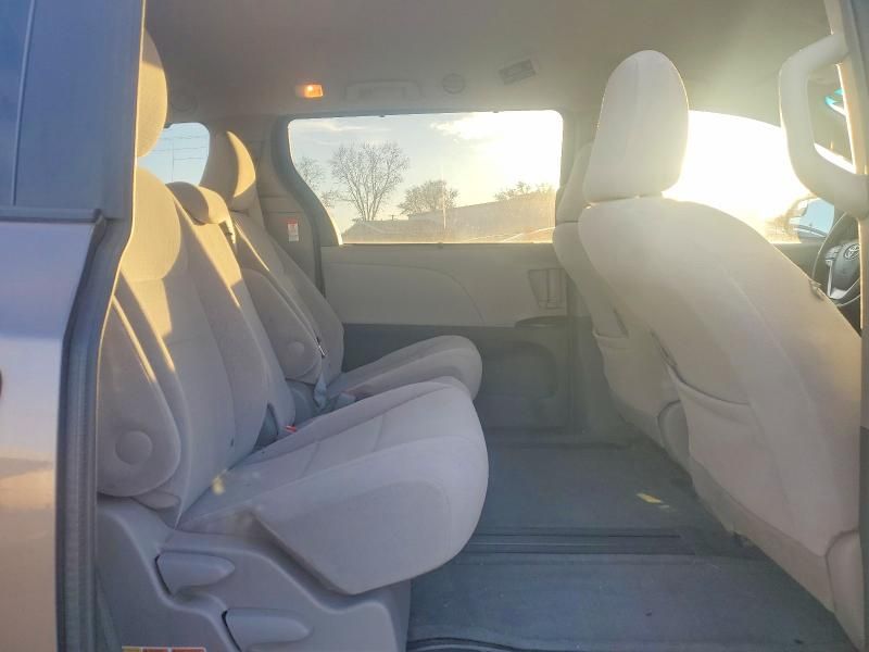2015 Toyota Sienna le