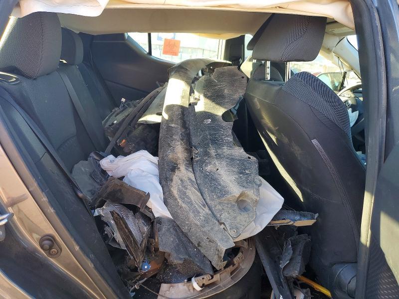 2021 Toyota C-hr xle