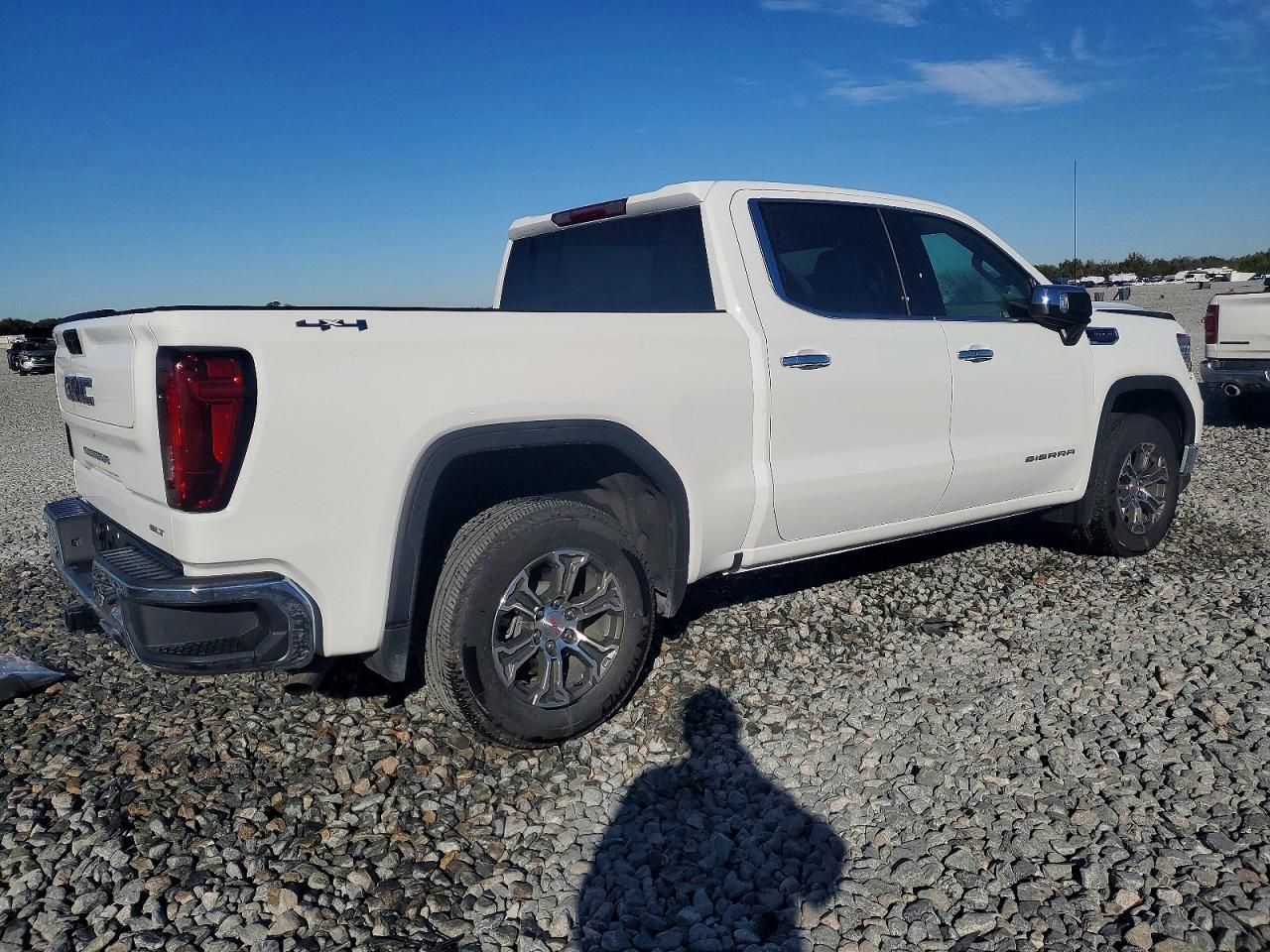 2025 GMC Sierra K1500 slt