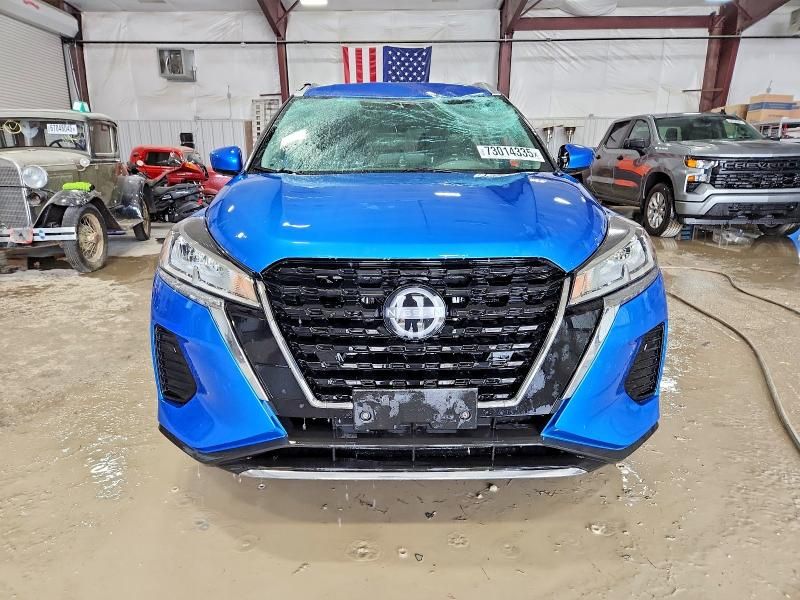 2022 Nissan Kicks sv