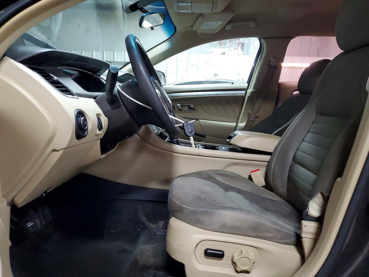 2015 Ford Taurus se
