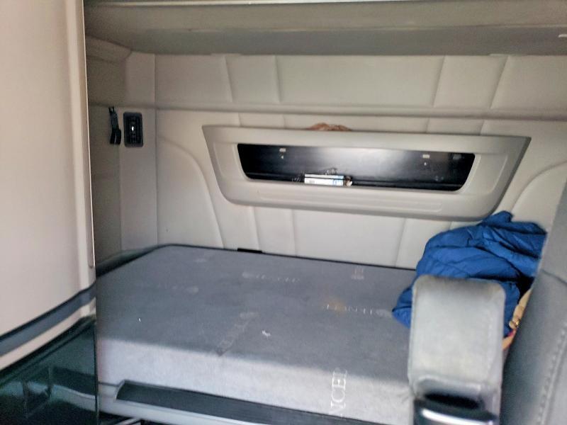 2022 Peterbilt 579 Semi Truck