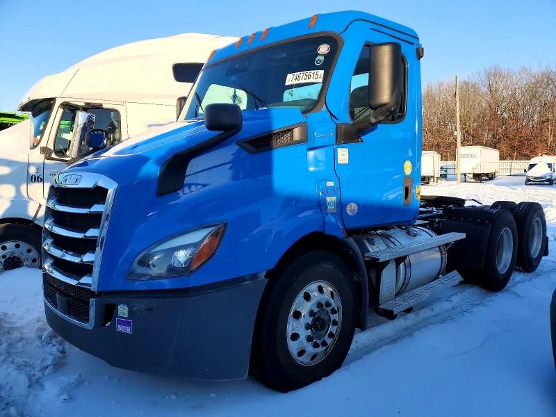 2022 Freightliner Cascadia 116 Semi Truck